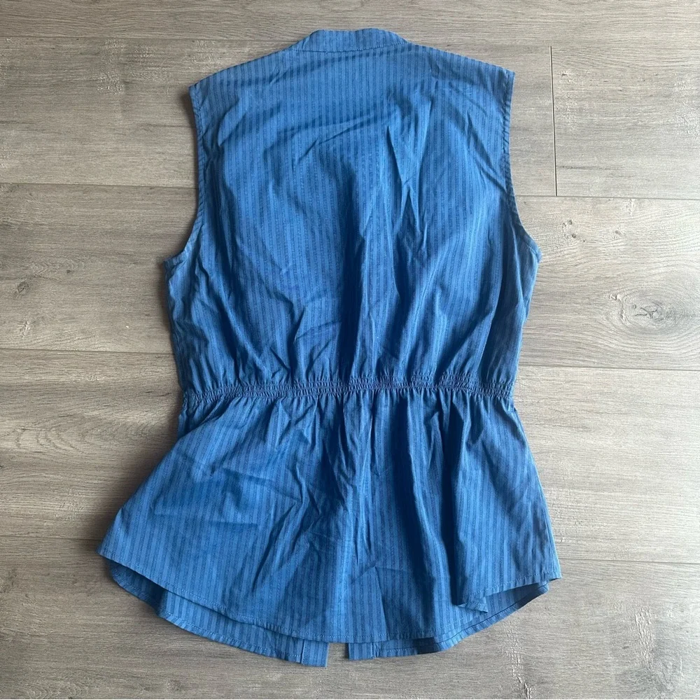EUC Blue Robin ruffled sleeveless button down blouse - size 8